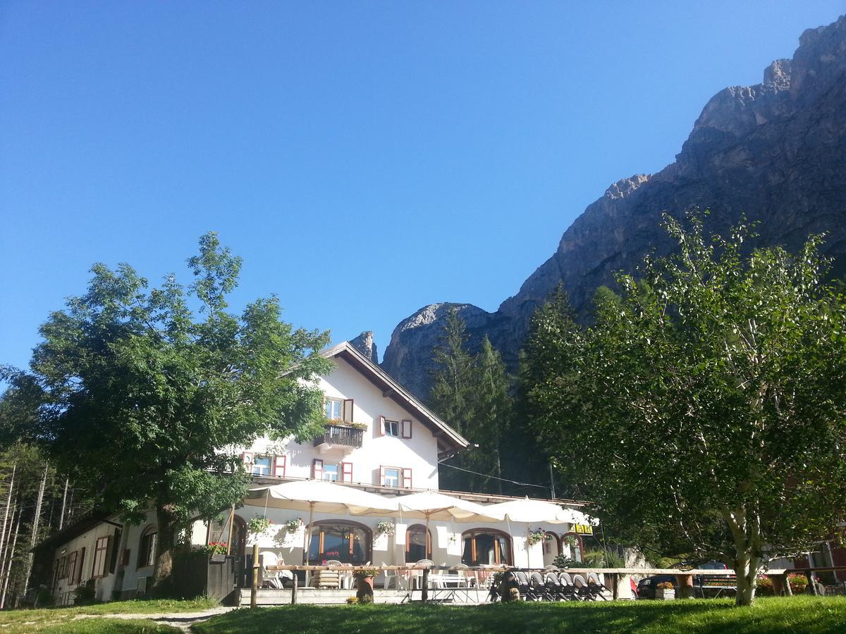 Hotel Fiames Cortina d'Ampezzo Exterior foto