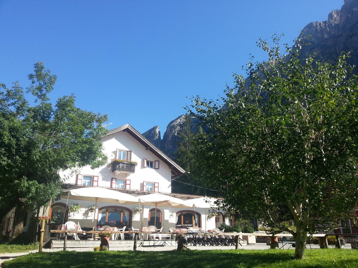 Hotel Fiames Cortina d'Ampezzo Exterior foto